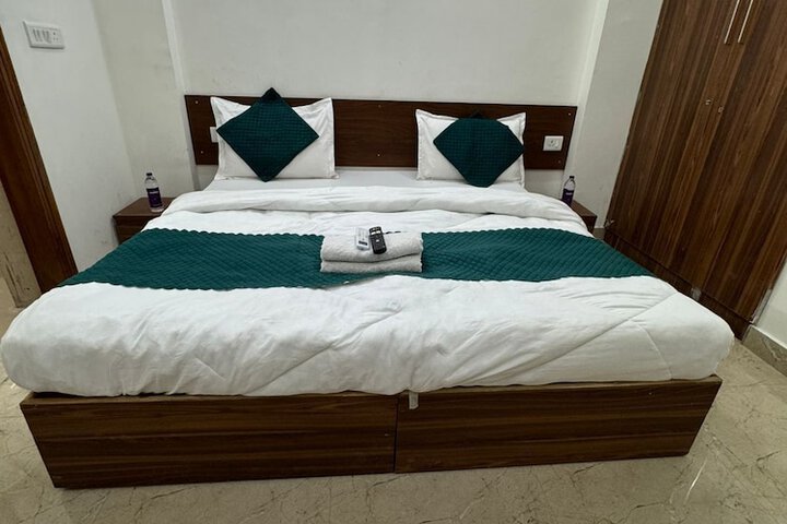 Room 15 of 37