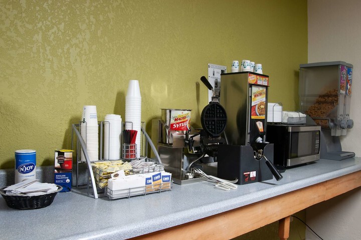 Breakfast/Coffee Service 18 of 25