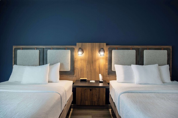 2 Queen Beds (2 of 6)