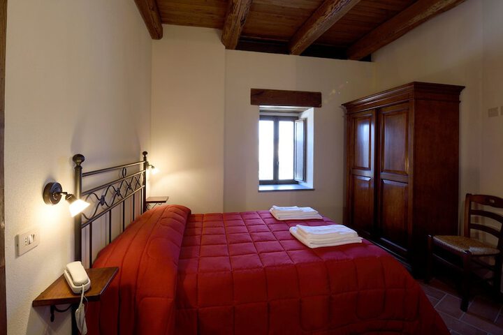 Room 9 of 101