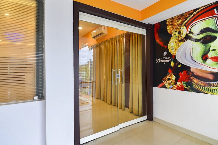 Ballroom/Hall 35 of 49