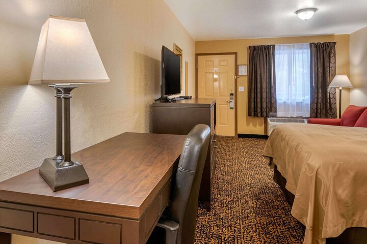 Room 17 of 38