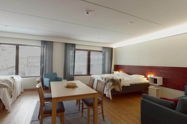 Room 8 of 33