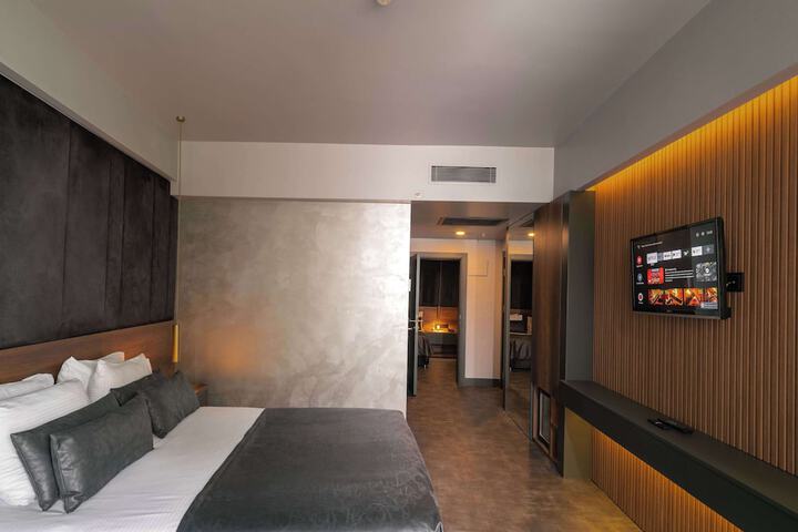 Room 8 of 86