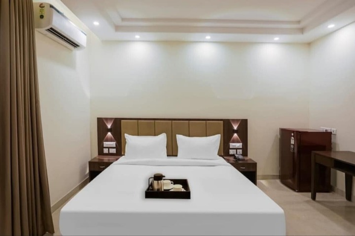 Room 5 of 11