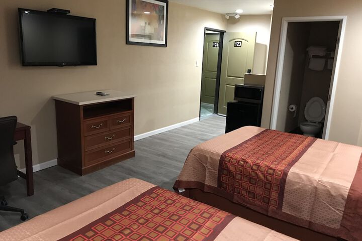 Room 12 of 33
