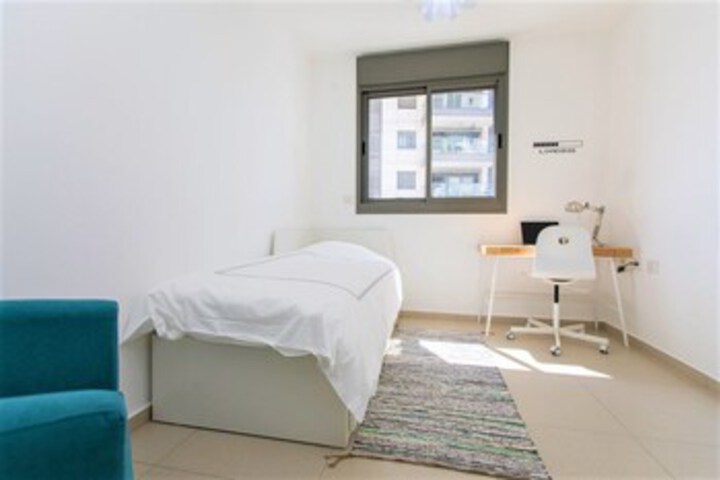 Room 13 of 21