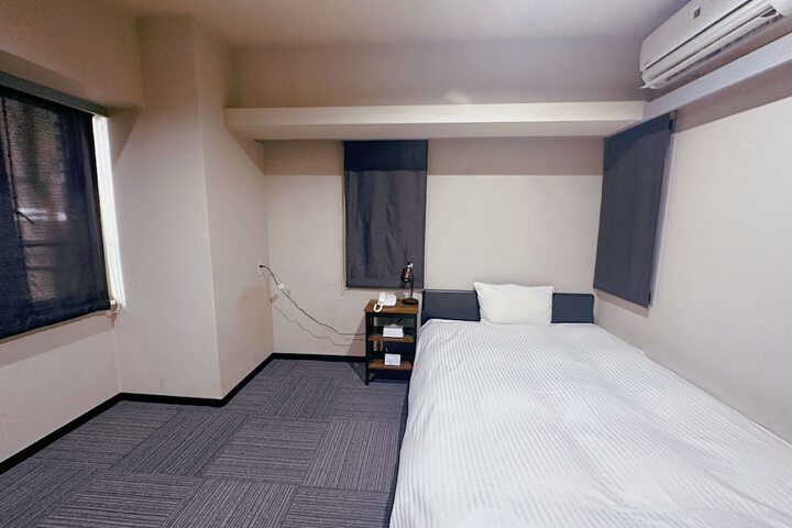 Room 12 of 44