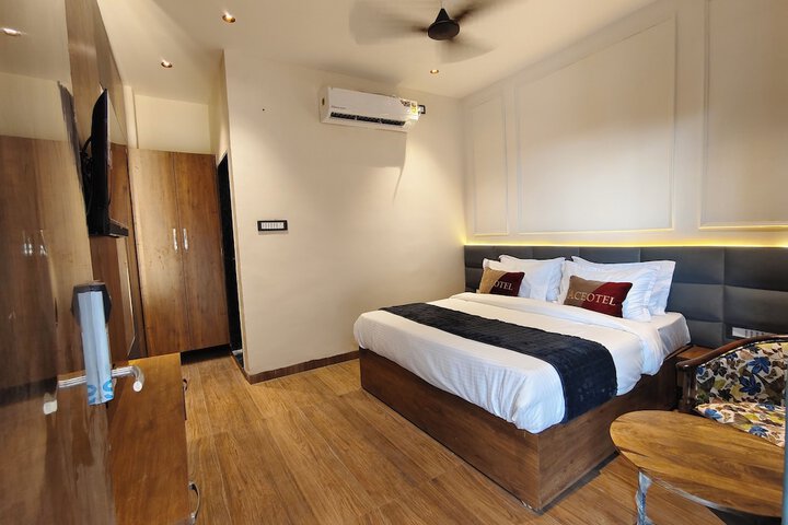 Room 2 of 12
