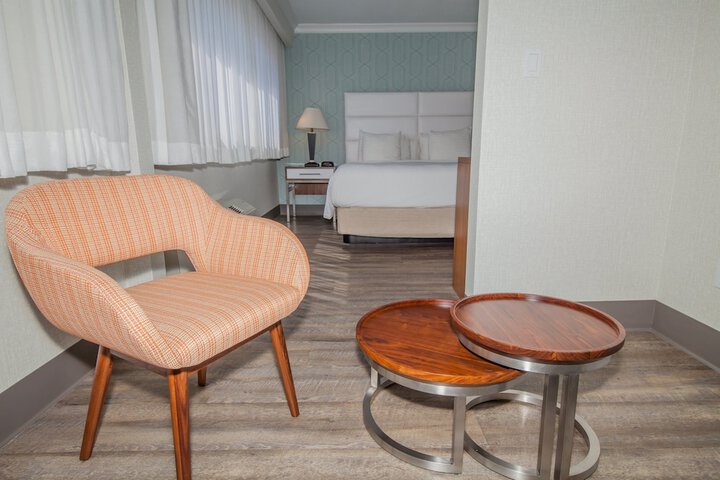 Room 17 of 76
