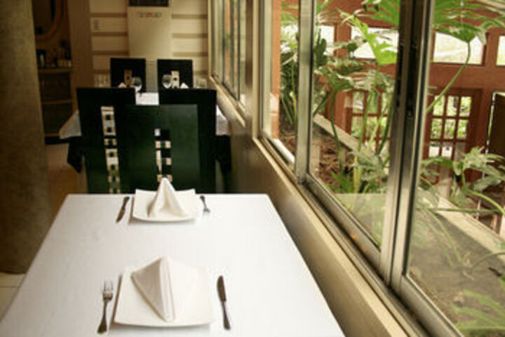 Dining 4 of 9
