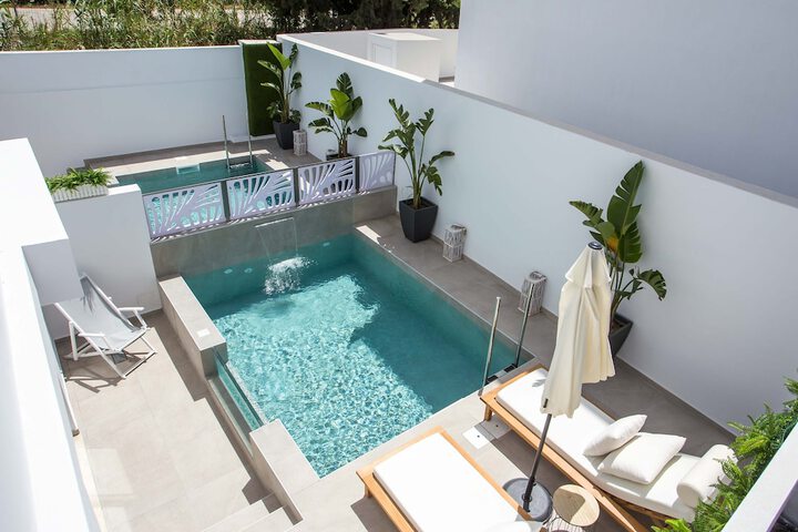 Pool 56 of 86