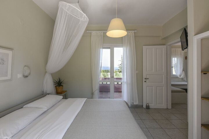 Room 4 of 64