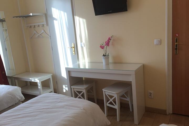 Room 9 of 61