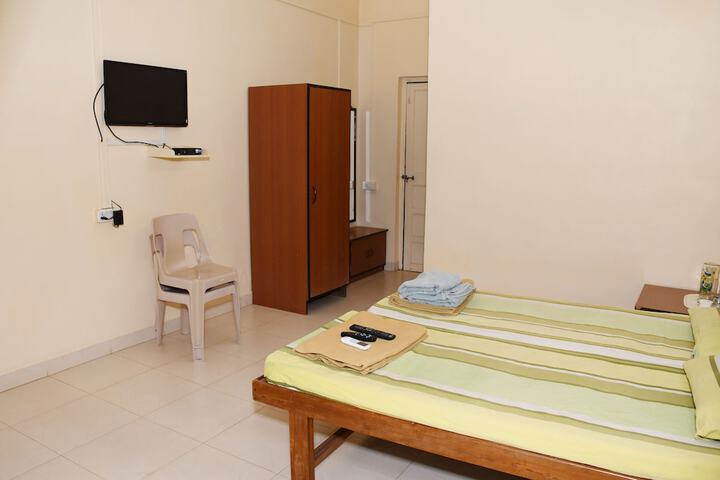 Room 5 of 65
