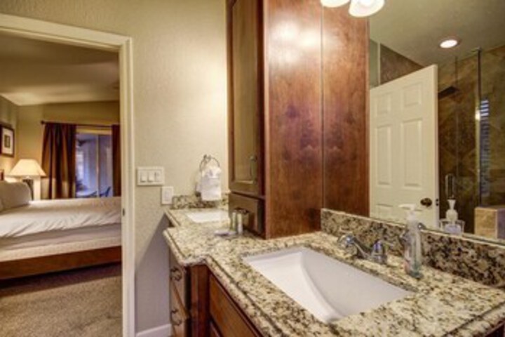 Room 4 of 17