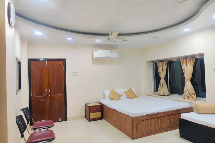 Room 5 of 14