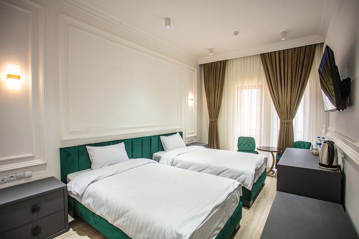 Room 3 of 37