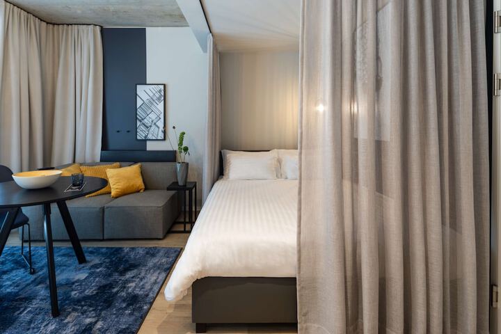 Room 14 of 38