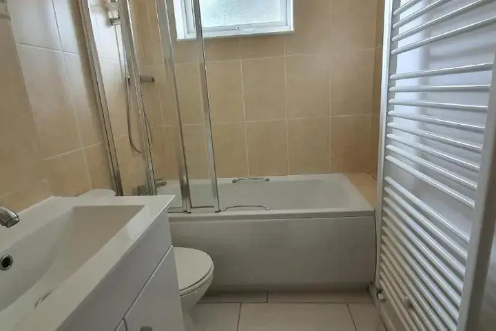 Room 4 of 11
