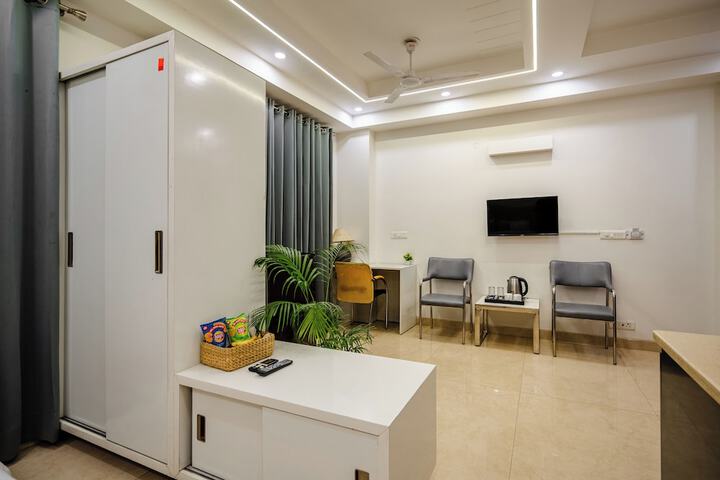 Room 16 of 77