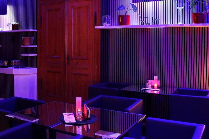 Lounge 120 of 144