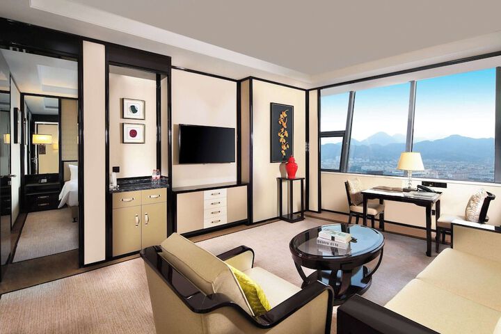 Room 25 of 43