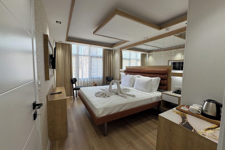 Room 7 of 33