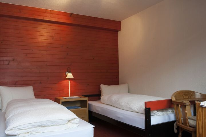 Room 2 of 53