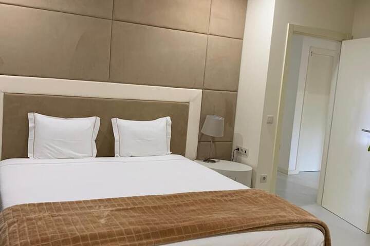 Room 8 of 37
