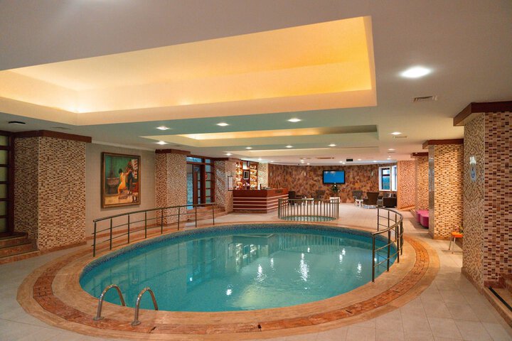 Pool 135 of 552