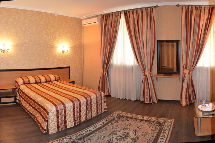 Room 2 of 28