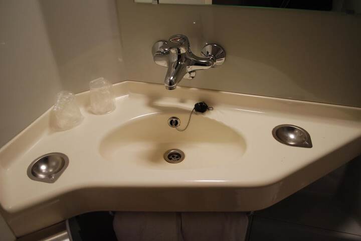 Room 14 of 25