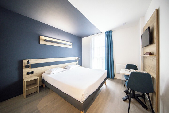 Room 6 of 42