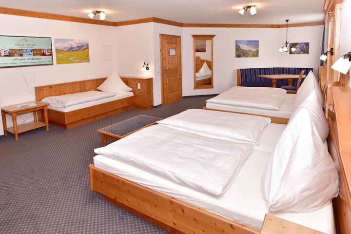 Room 15 of 61