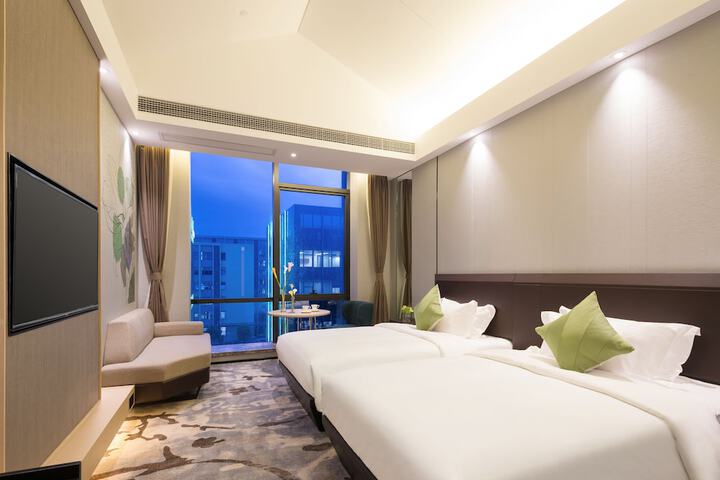 Room 10 of 38