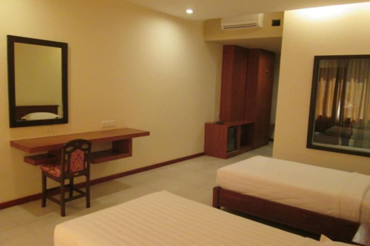 Room 5 of 28