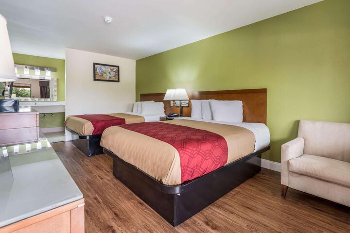 2 Queen Beds (8 of 8)