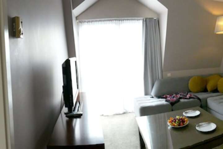 Room 10 of 31
