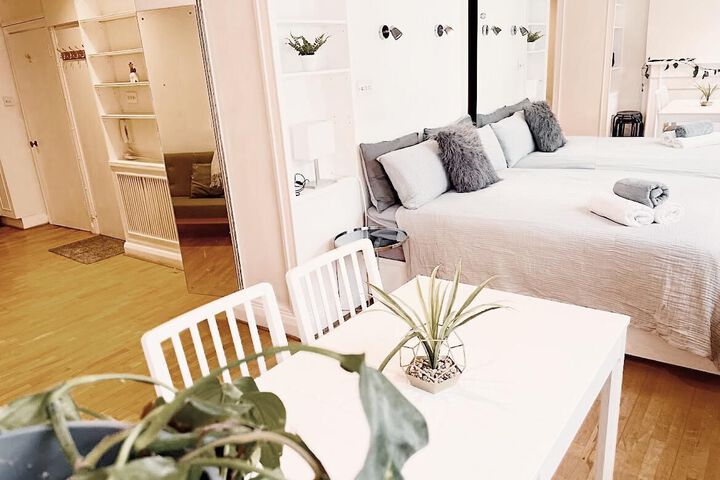 Room 6 of 14