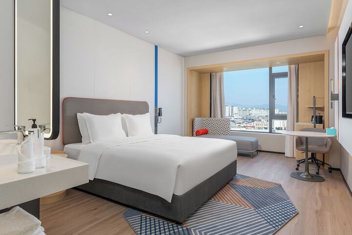 Room 15 of 40