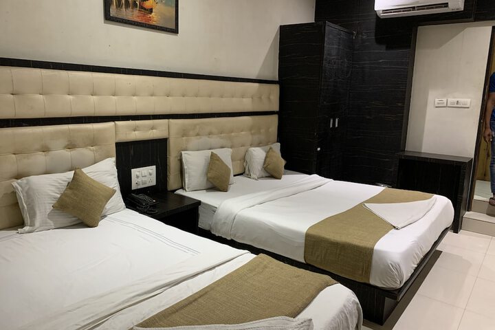 Room 12 of 37