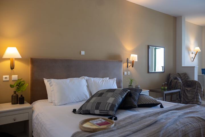 Room 32 of 136