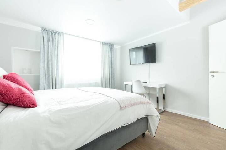 Room 16 of 84