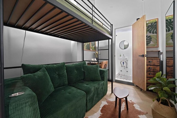 Room 13 of 35