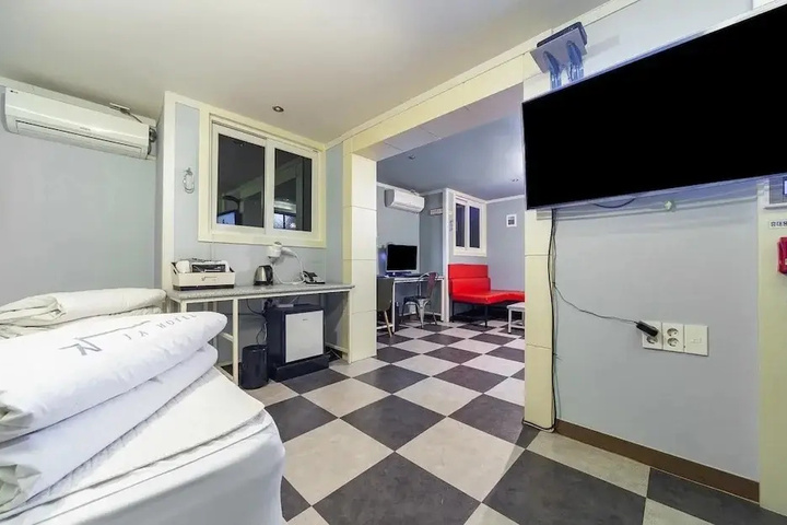 Room 3 of 12