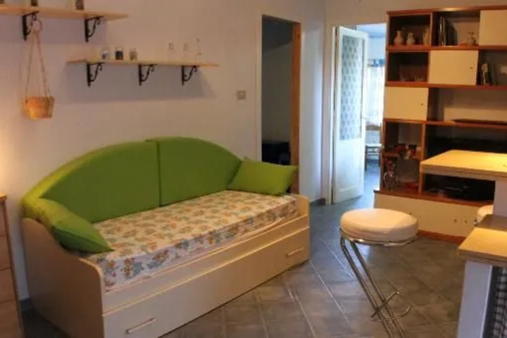 Room 5 of 11