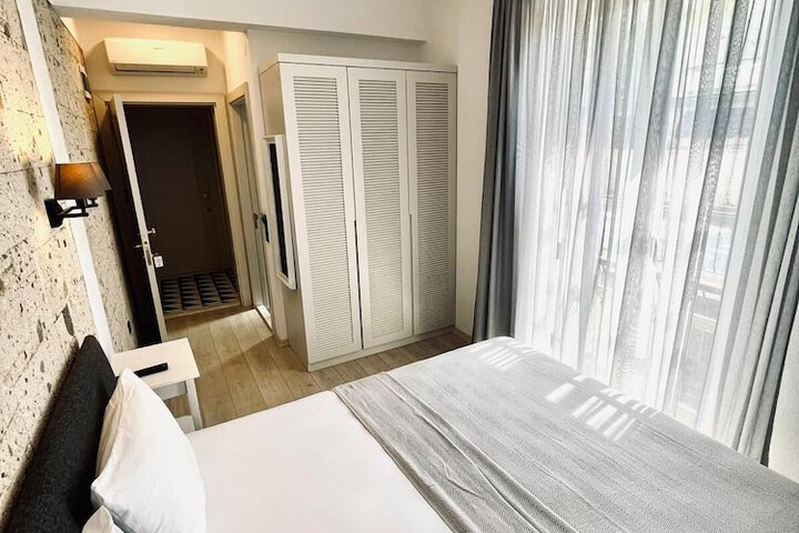 Room 6 of 30