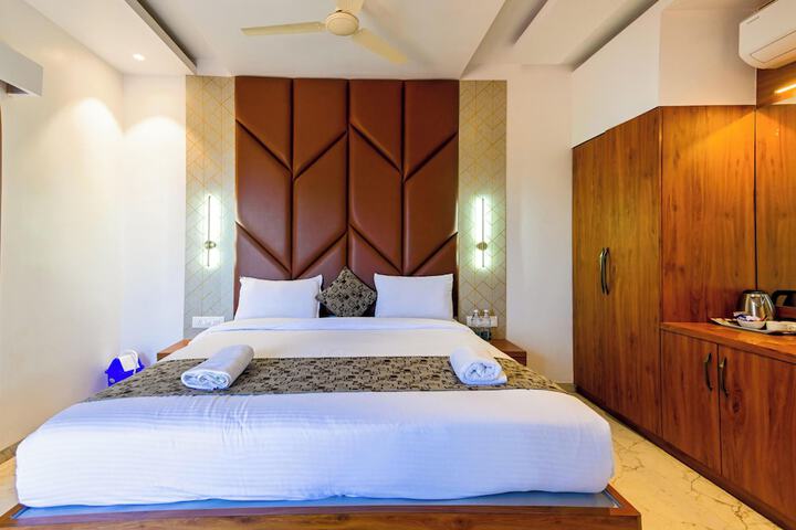 Room 10 of 32
