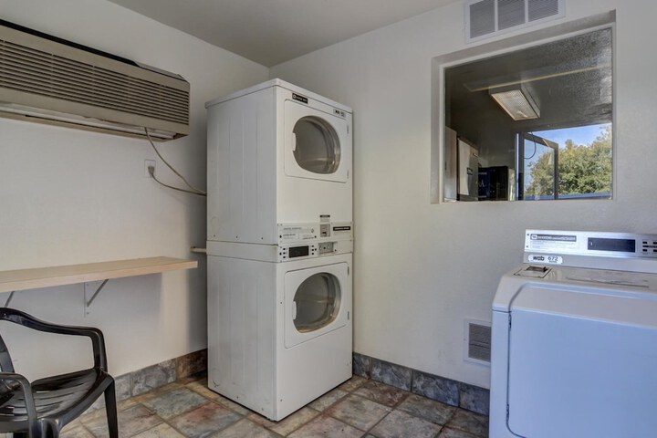 Laundry 24 of 42